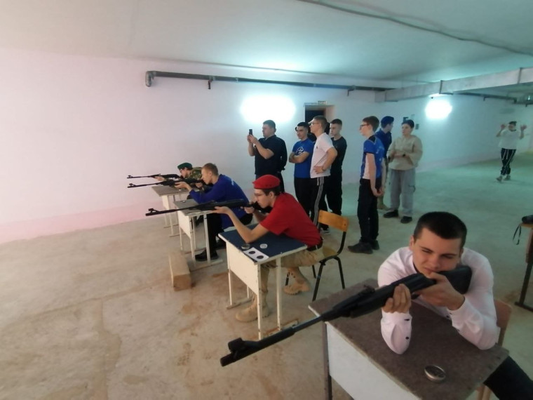 Районные соревнования по стрельбе из пневматической винтовки..